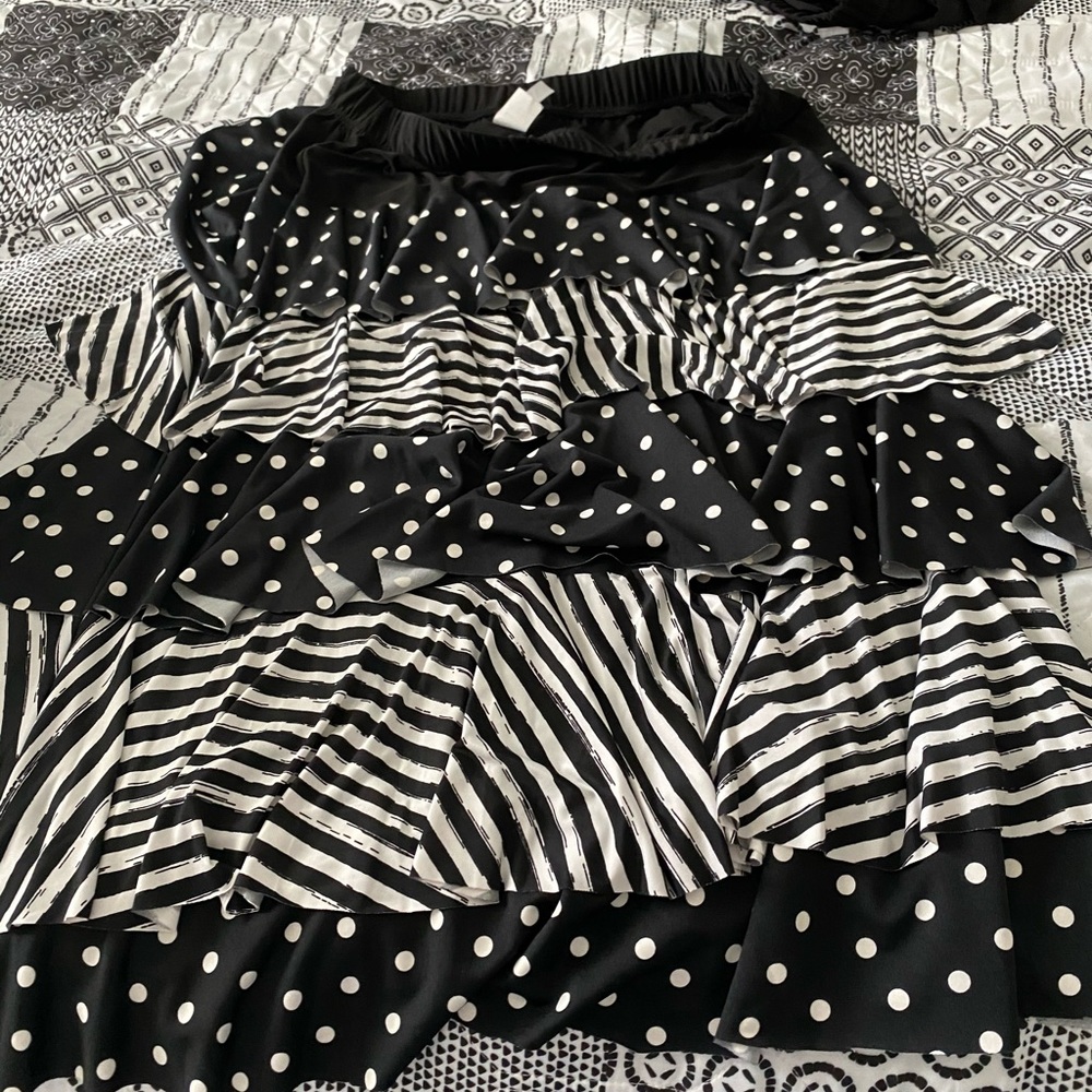 Come n See me Polka dot stripped skirt Medium